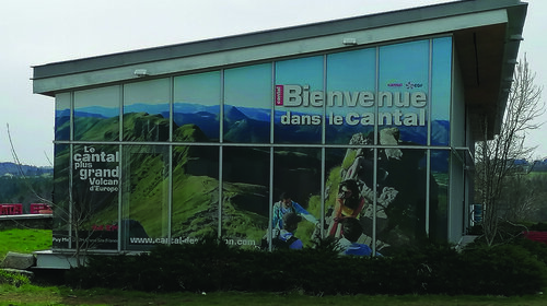 Tout un Monde au Mont-Mouchet - Epopée et histoires humaines disponible à l'aire A75 de Garabit